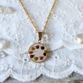 Collier en résine et fleurs séchées rouges, bordeaux, moutarde, Agatha